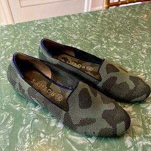 EUC Rothy’s camouflage slip on flats 9.5